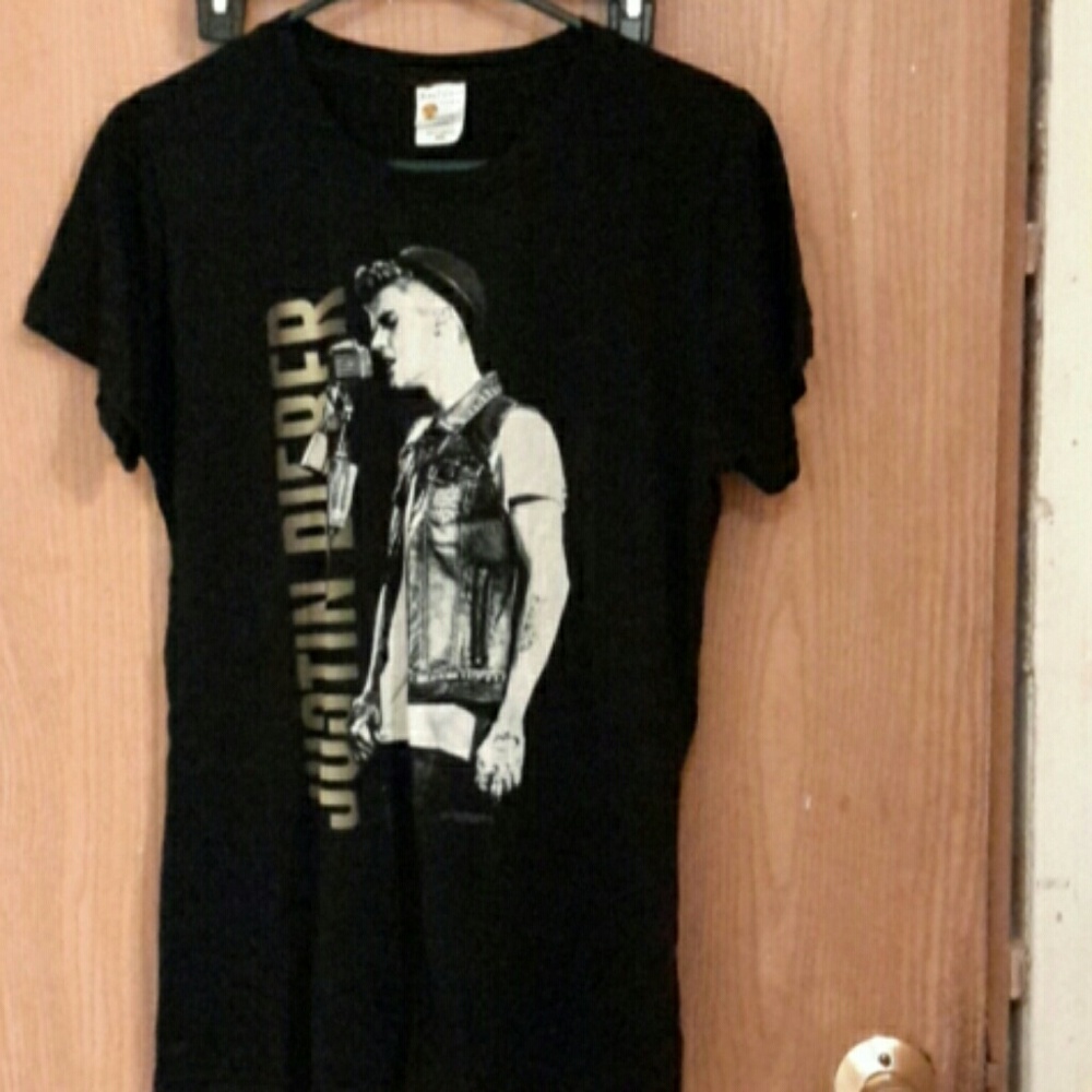 Graphic tee